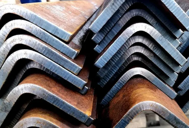 металлический уголок фото 3